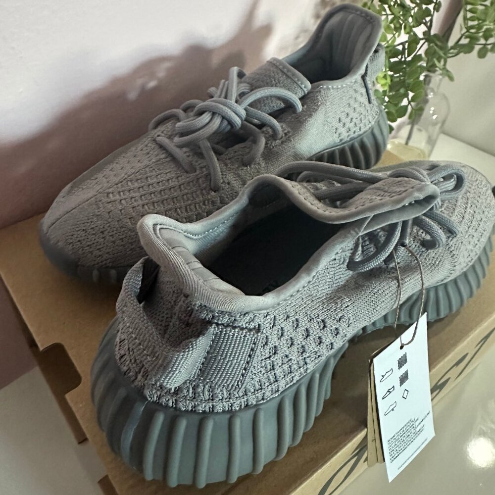 Yeezy 350 - Grey - Women's Size 6 - Picture 6 of 7